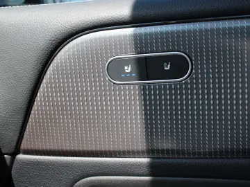 MERCEDES-BENZ GLB 220 d 4-M LED Pano Distronic Leder…