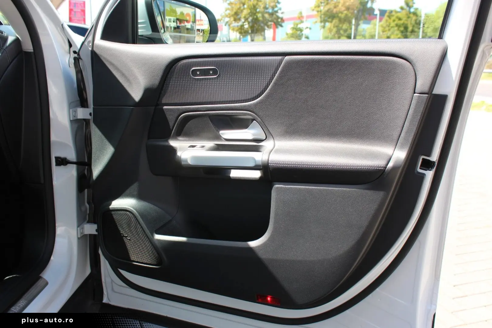 MERCEDES-BENZ GLB 220 d 4-M LED Pano Distronic Leder&hellip;