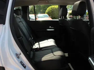 MERCEDES-BENZ GLB 220 d 4-M LED Pano Distronic Leder…