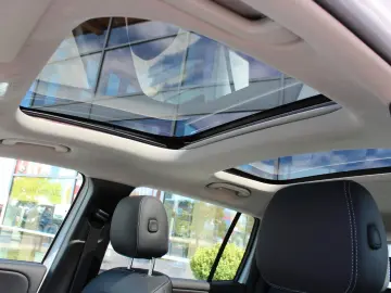 MERCEDES-BENZ GLB 220 d 4-M LED Pano Distronic Leder…