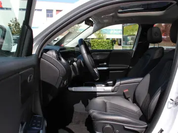 MERCEDES-BENZ GLB 220 d 4-M LED Pano Distronic Leder…