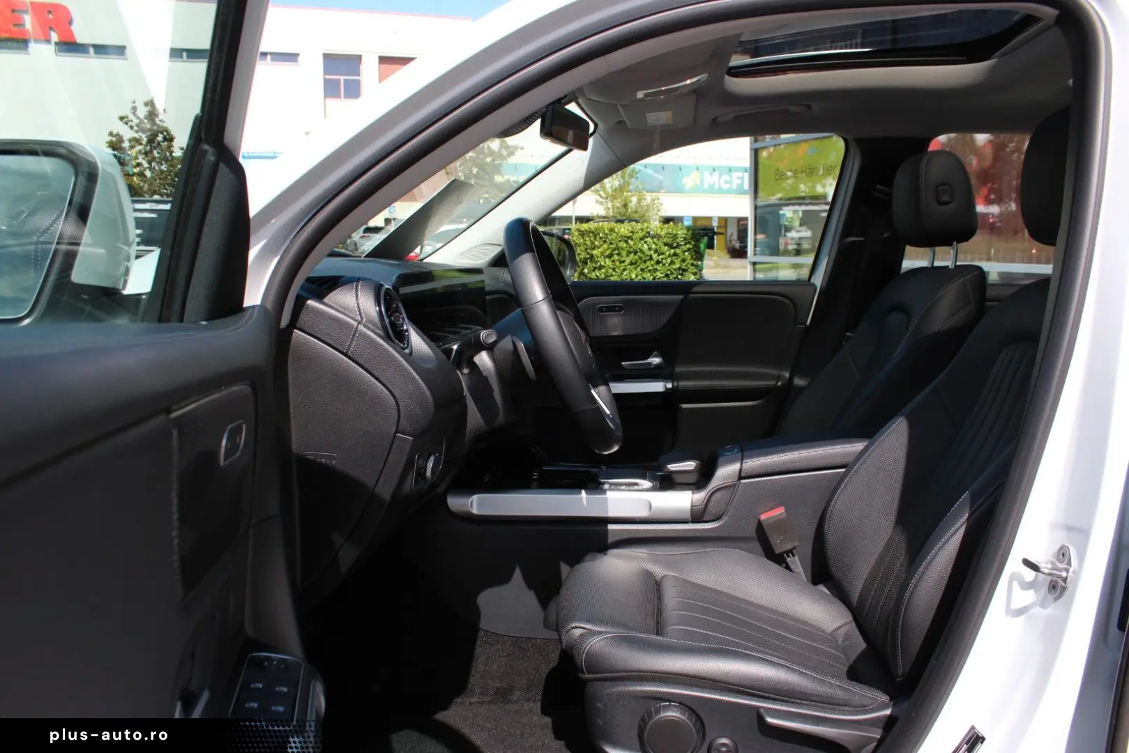 MERCEDES-BENZ GLB 220 d 4-M LED Pano Distronic Leder&hellip;