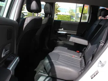 MERCEDES-BENZ GLB 220 d 4-M LED Pano Distronic Leder…