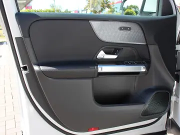 MERCEDES-BENZ GLB 220 d 4-M LED Pano Distronic Leder…