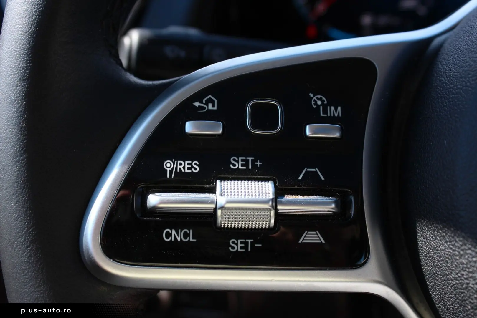 MERCEDES-BENZ GLB 220 d 4-M LED Pano Distronic Leder&hellip;