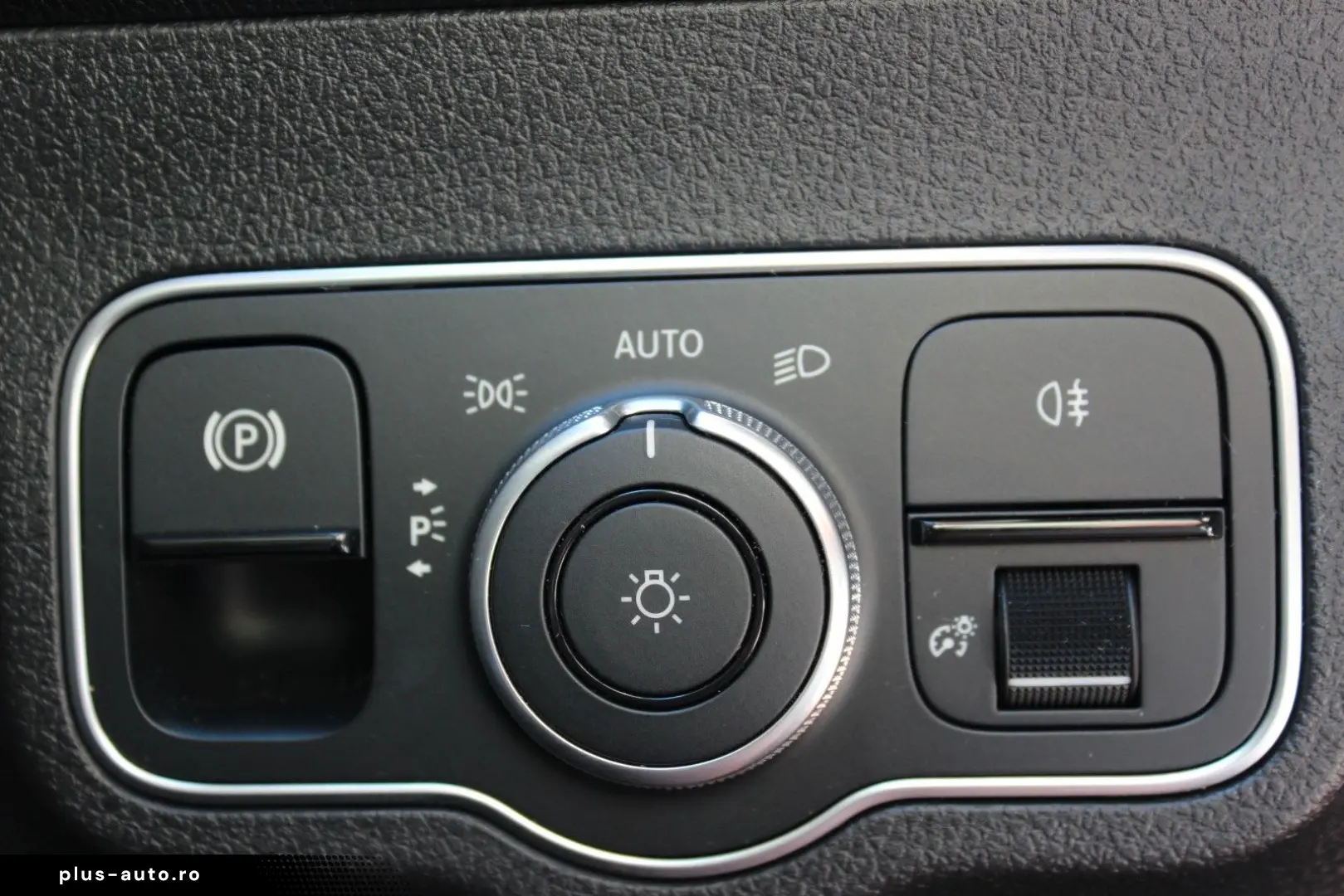 MERCEDES-BENZ GLB 220 d 4-M LED Pano Distronic Leder&hellip;