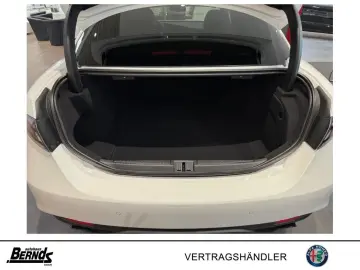 ALFA ROMEO Giulia 2.0T AT8-Q4 Veloce GLASSCHIEBEDACH TECHNO