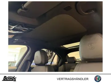 ALFA ROMEO Giulia 2.0T AT8-Q4 Veloce GLASSCHIEBEDACH TECHNO