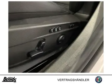 ALFA ROMEO Giulia 2.0T AT8-Q4 Veloce GLASSCHIEBEDACH TECHNO