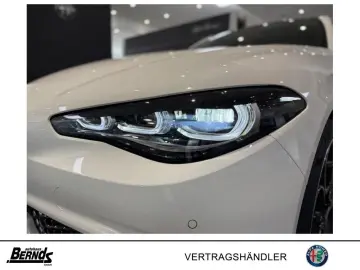 ALFA ROMEO Giulia 2.0T AT8-Q4 Veloce GLASSCHIEBEDACH TECHNO