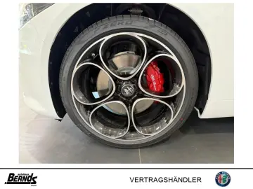 ALFA ROMEO Giulia 2.0T AT8-Q4 Veloce GLASSCHIEBEDACH TECHNO