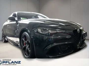 ALFA ROMEO Giulia Quadrifoglio 2.9 V6 Bi-Turbo AT8  KOMF...