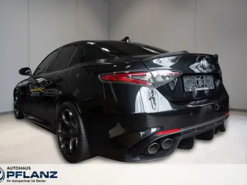 ALFA ROMEO Giulia Quadrifoglio 2.9 V6 Bi-Turbo AT8  KOMF...