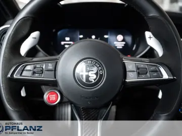 ALFA ROMEO Giulia Quadrifoglio 2.9 V6 Bi-Turbo AT8  KOMF...