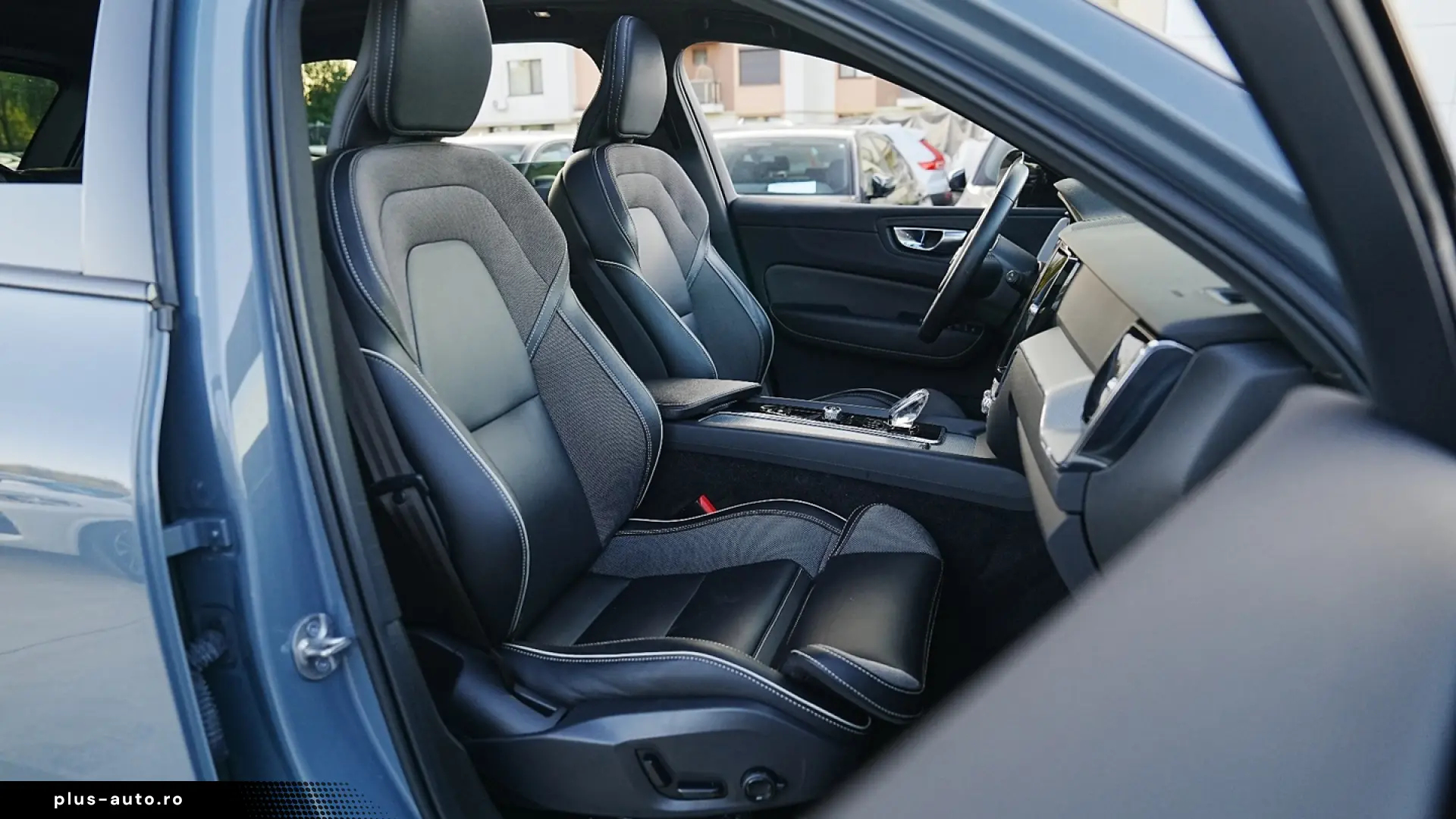 Volvo XC 60 Recharge T6 Twin Engine eAWD R-Design Expression