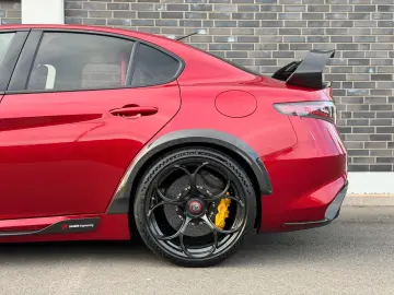 ALFA ROMEO Giulia Quadrifoglio GTAm - No. 333 500 - 1. Hd