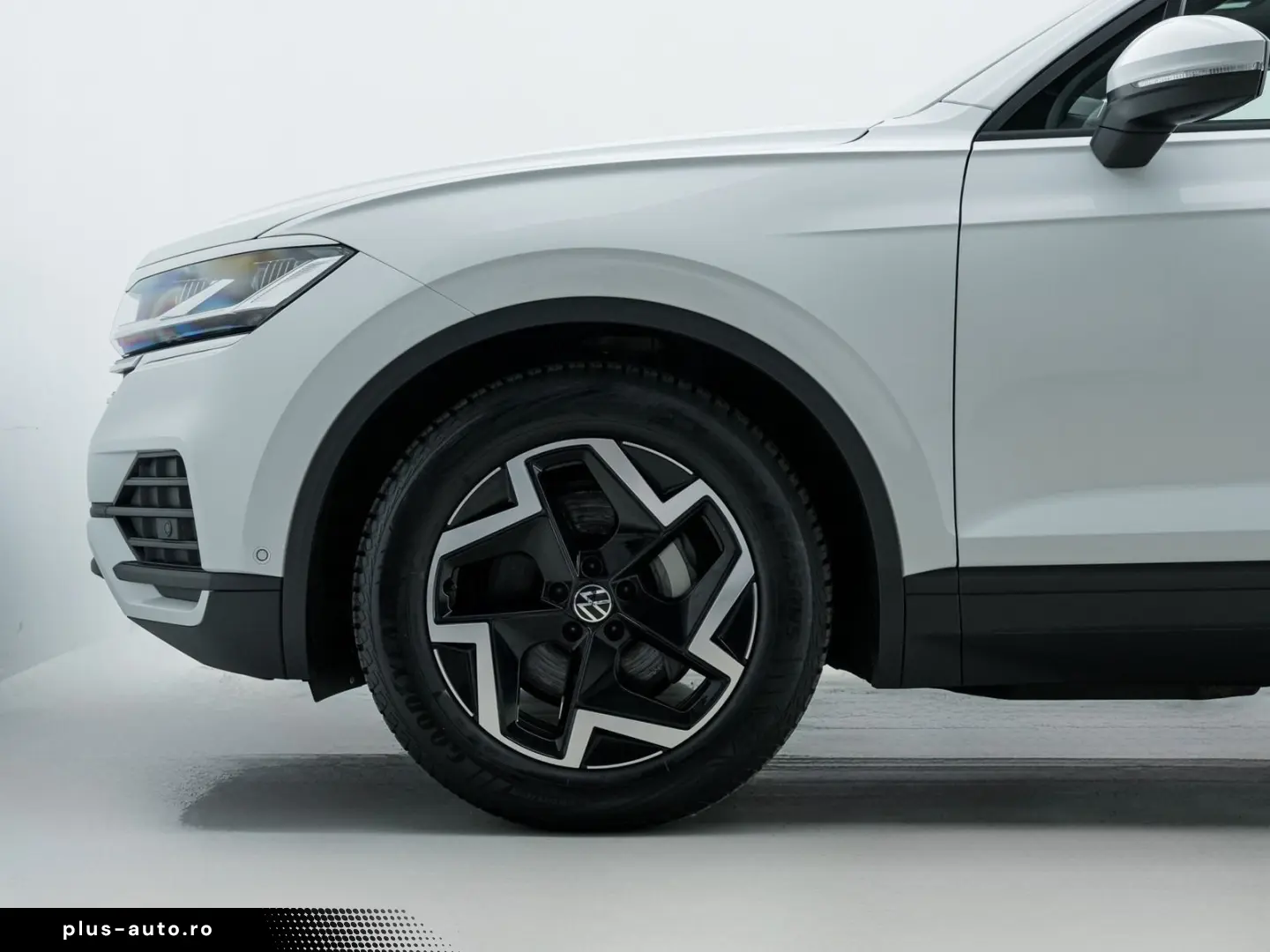 VW Touareg 3.0 V6 TDI 4M  2 49% FIN  DSG GJR APP LE