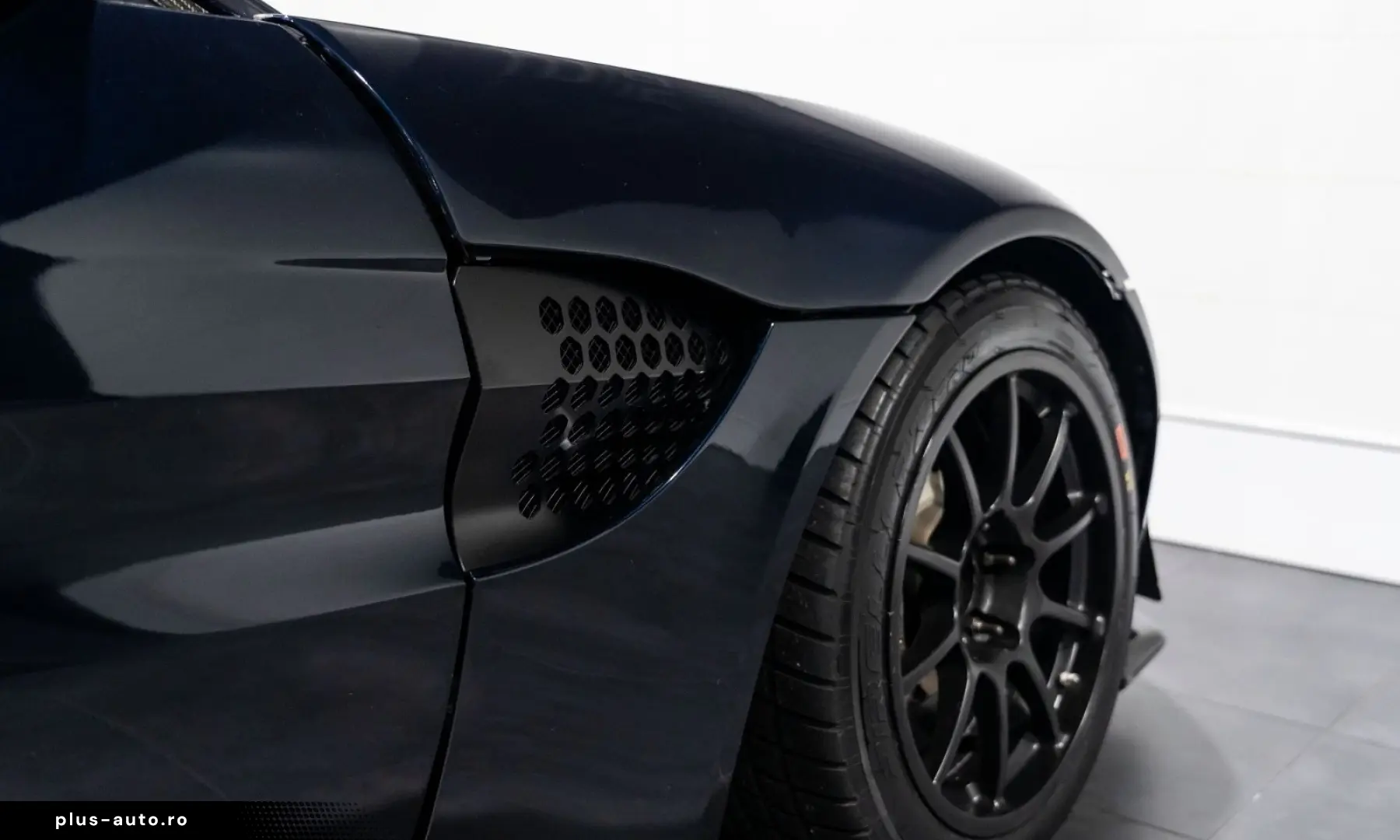 ASTON MARTIN GT4 AMR V8 4.0 510 Ch