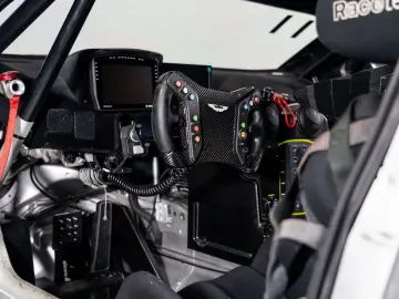ASTON MARTIN GT4 AMR V8 4.0 510 Ch