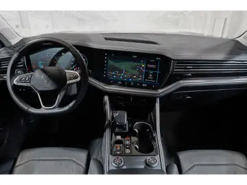 VW Touareg 3.0 TDI tiptronic 4M AHK Navi Kamera 19