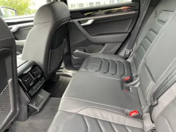 VW Touareg 3.0 TDI 170 kW 4Motion R-Line  Garantie