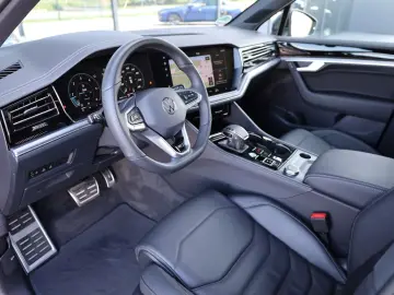 VW Touareg 3.0 TDI 4Motion R-Line