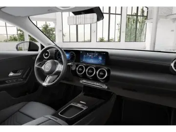 MERCEDES-BENZ CLA 180 Coupe AMG Navi LED AHK Kam