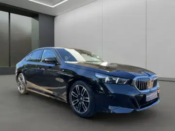 BMW 520i Lim. M-SPORT LED NAVI HUD 360  H K PDC 19