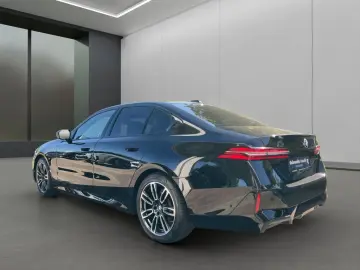 BMW 520i Lim. M-SPORT LED NAVI HUD 360  H K PDC 19