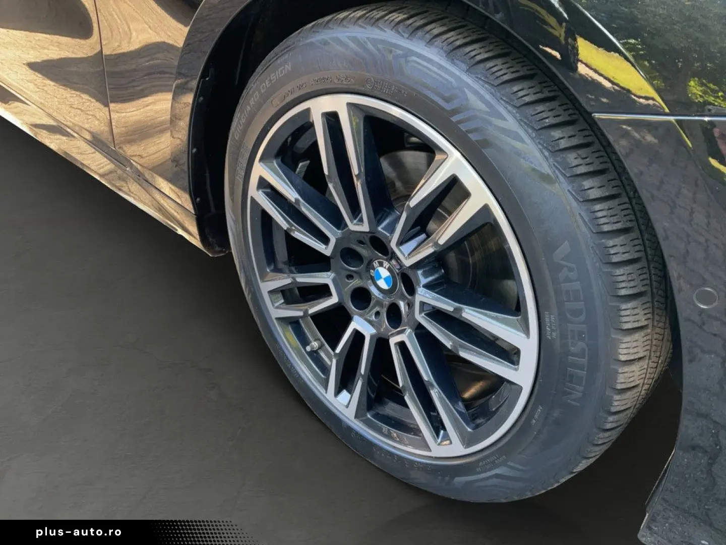 BMW 520i Lim. M-SPORT LED NAVI HUD 360  H K PDC 19