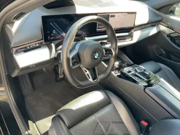 BMW 520i Lim. M-SPORT LED NAVI HUD 360  H K PDC 19