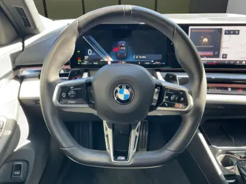 BMW 520i Lim. M-SPORT LED NAVI HUD 360  H K PDC 19