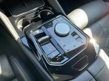 BMW 520i Lim. M-SPORT LED NAVI HUD 360  H K PDC 19