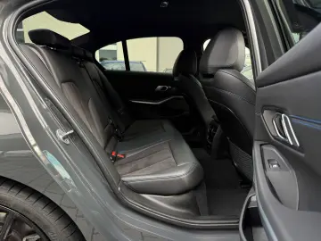 BMW 320d xD M Sport 19  ACC HuD h k  Ambiente StHzg