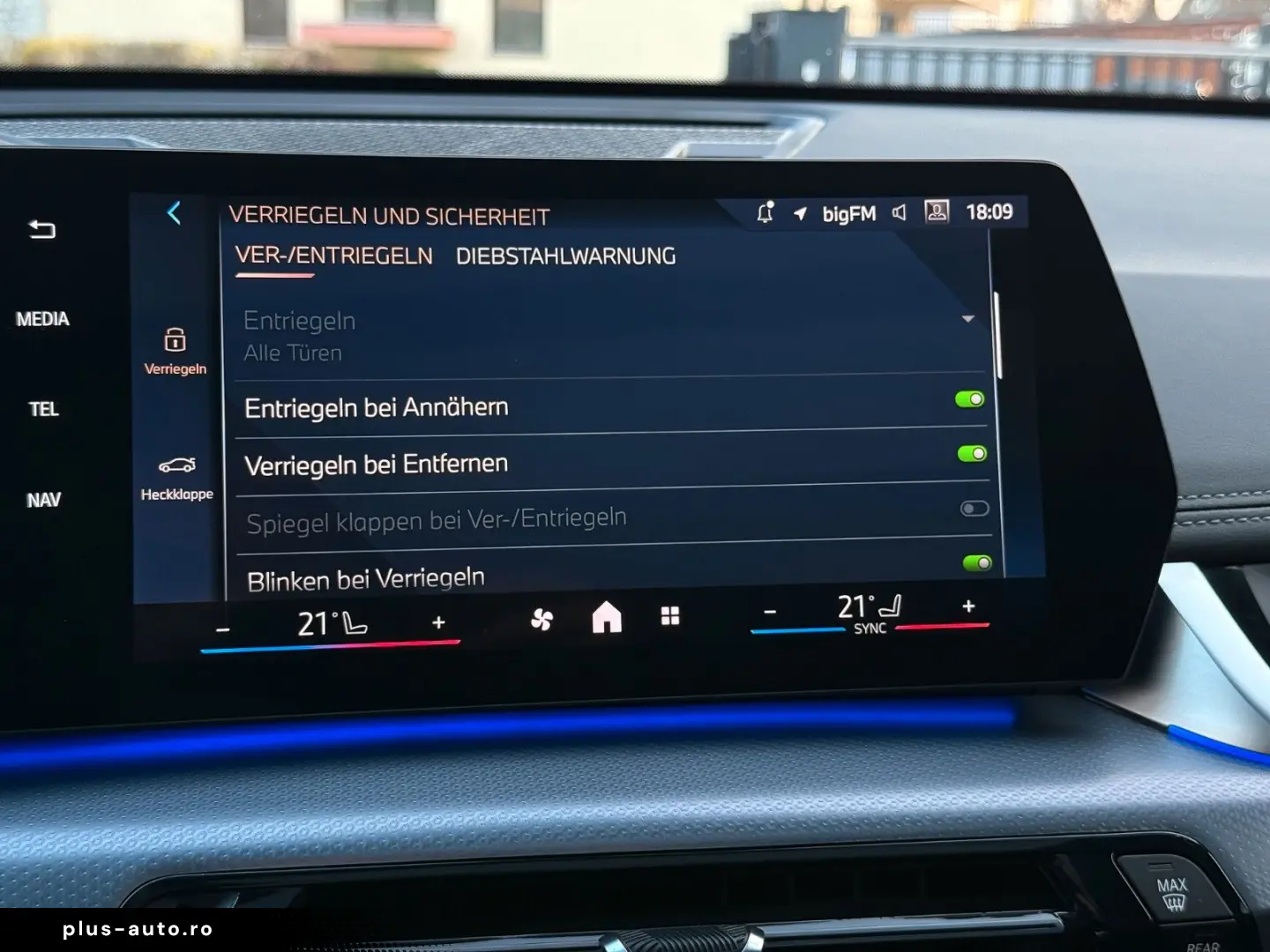 BMW X1 20 d xD M Sport AHK 20  hifi Pano HuD memory