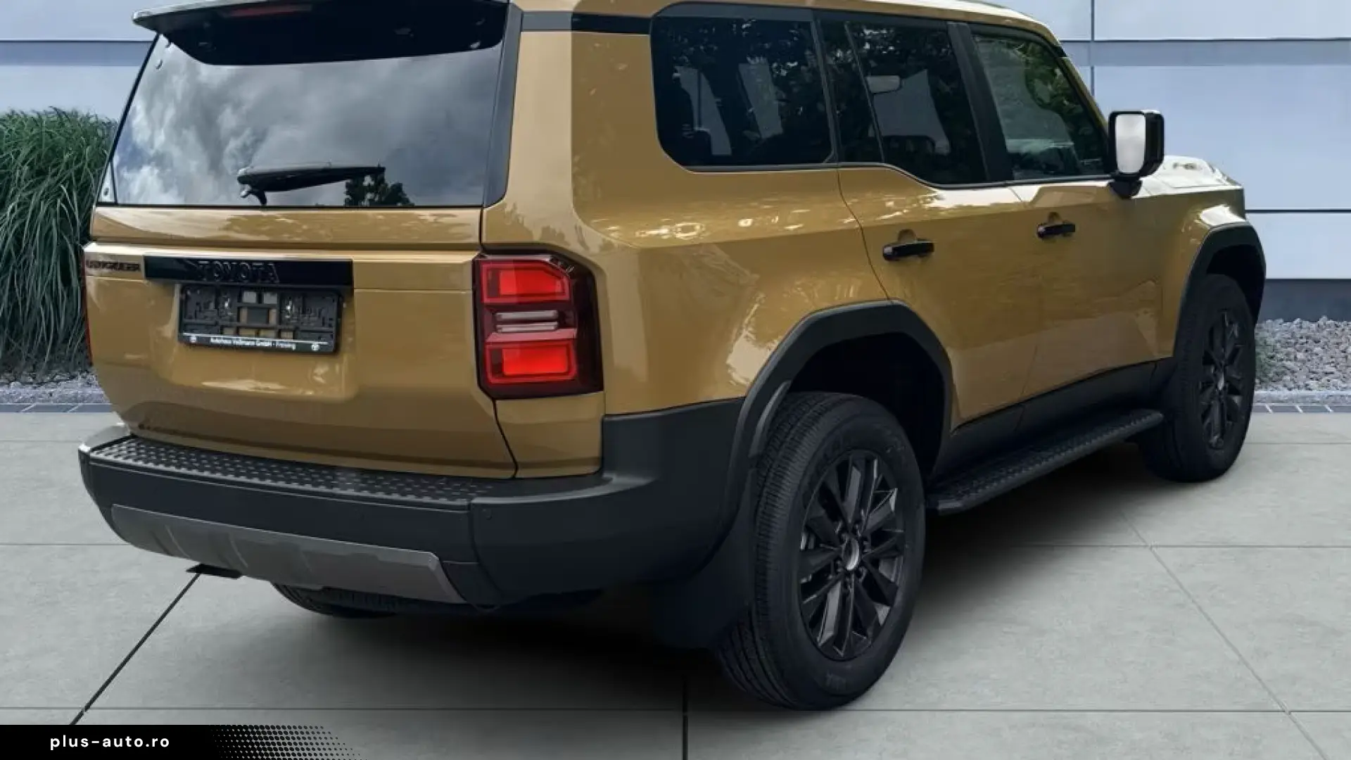 Toyota Land Cruiser 2.8 Mild-Hybrid Lounge Pano