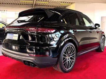 PORSCHE Cayenne Platinum Edition PANO BOSE LUFT RFK