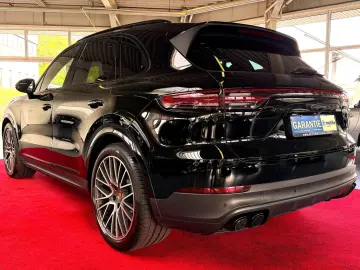 PORSCHE Cayenne Platinum Edition PANO BOSE LUFT RFK