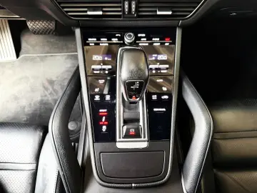 PORSCHE Cayenne Platinum Edition PANO BOSE LUFT RFK