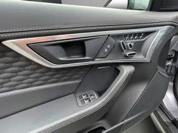 JAGUAR F-Type Coupe P300 R-Dyn. Black