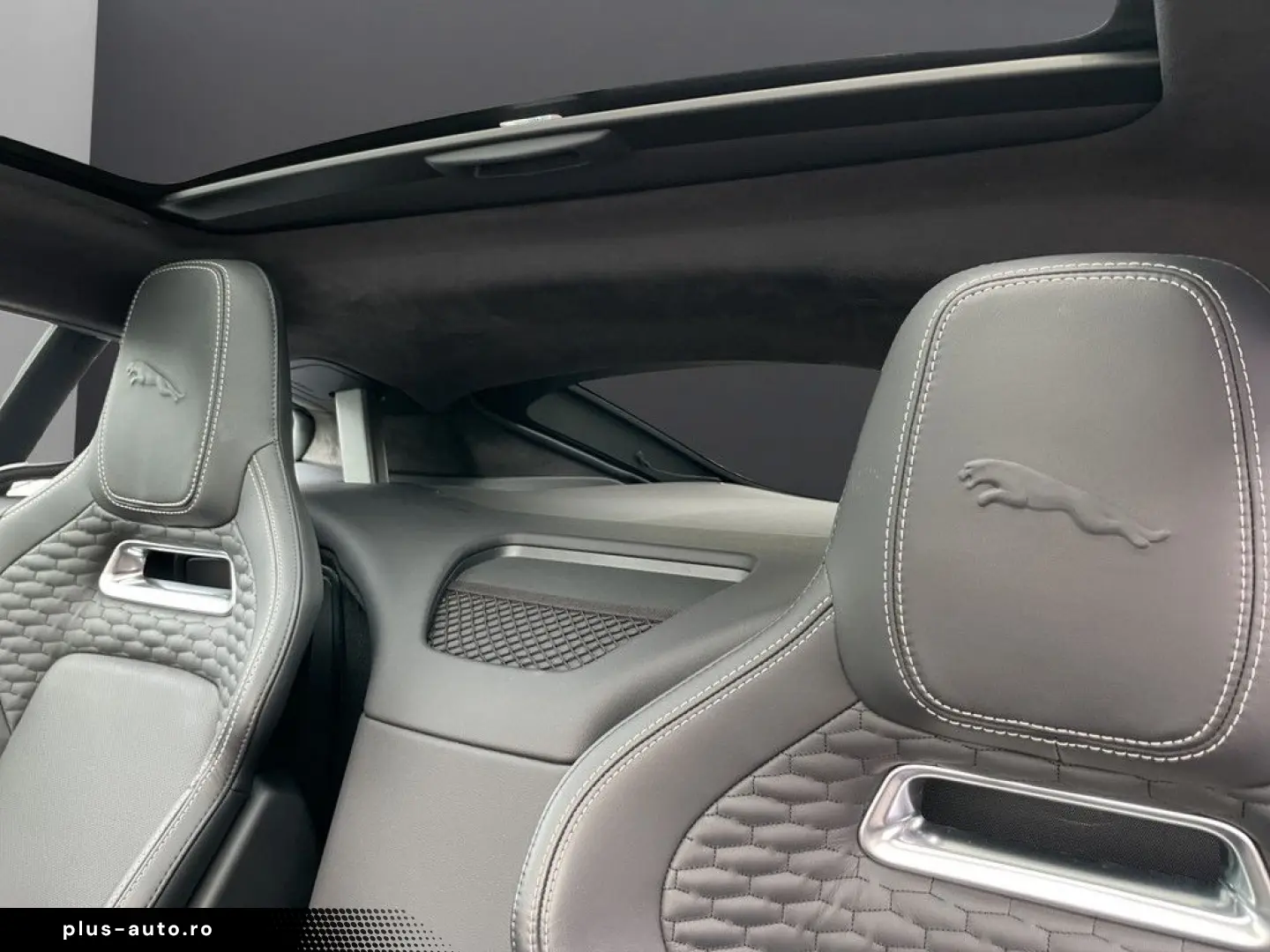 JAGUAR F-Type Coupe P300 R-Dyn. Black