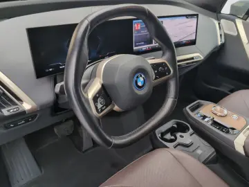 BMW iX M60 Bowers & Wilkins