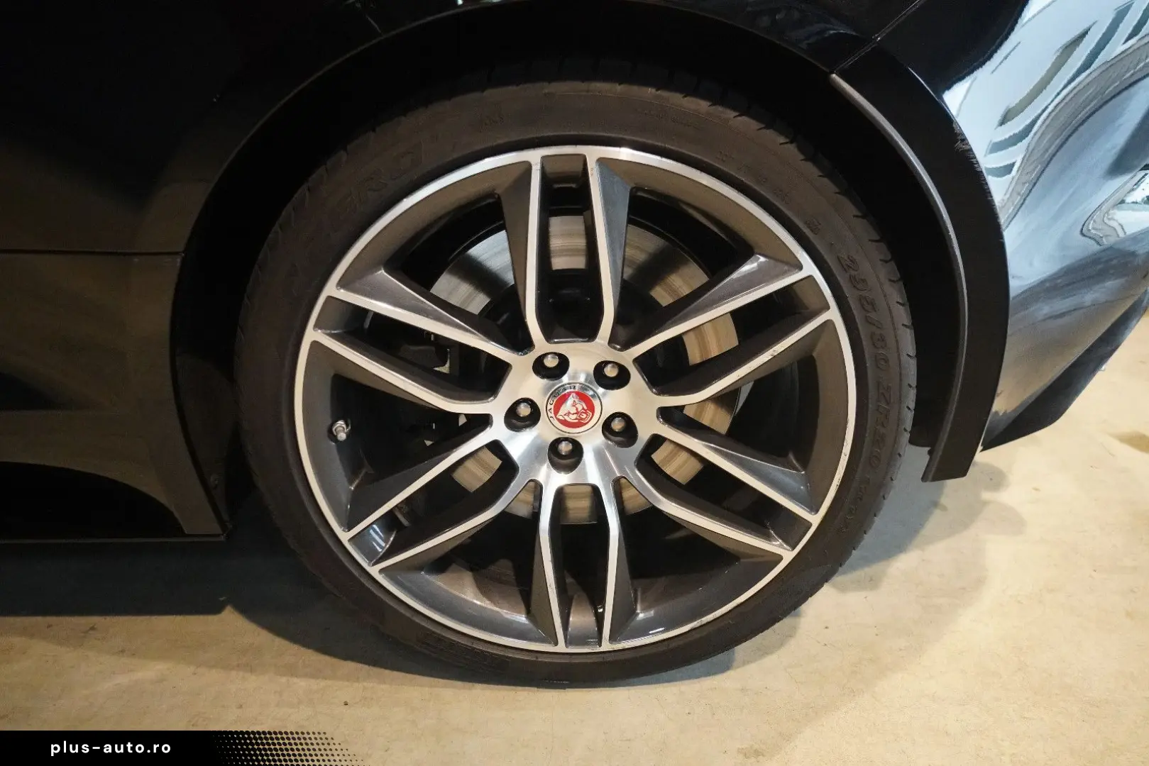 JAGUAR F-Type  V8  R-Dynamic AWD-BRD-U-Frei-Balck Pack