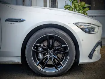 MERCEDES-BENZ AMG GT 43