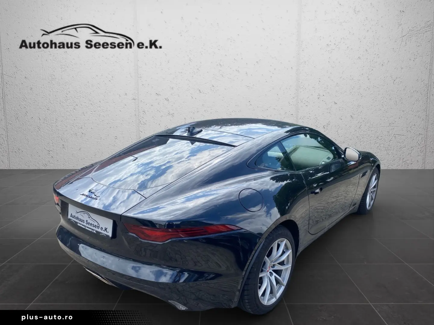 JAGUAR F-TYPE Coupe P300 Black Pack Performance