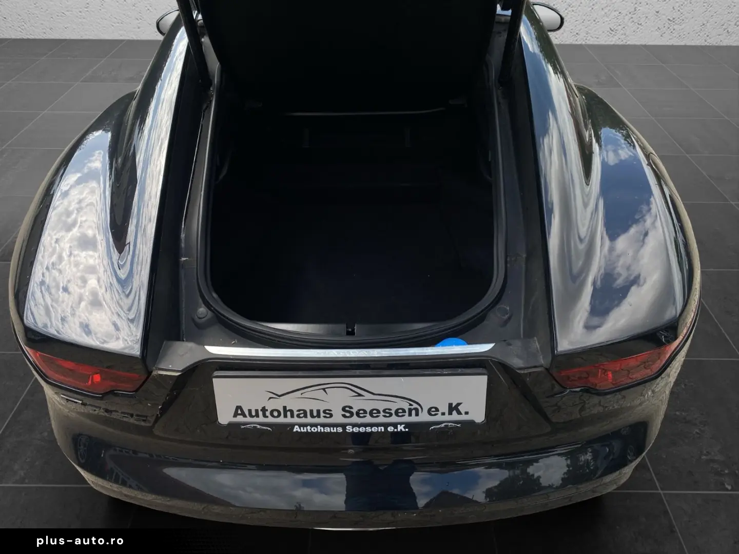JAGUAR F-TYPE Coupe P300 Black Pack Performance