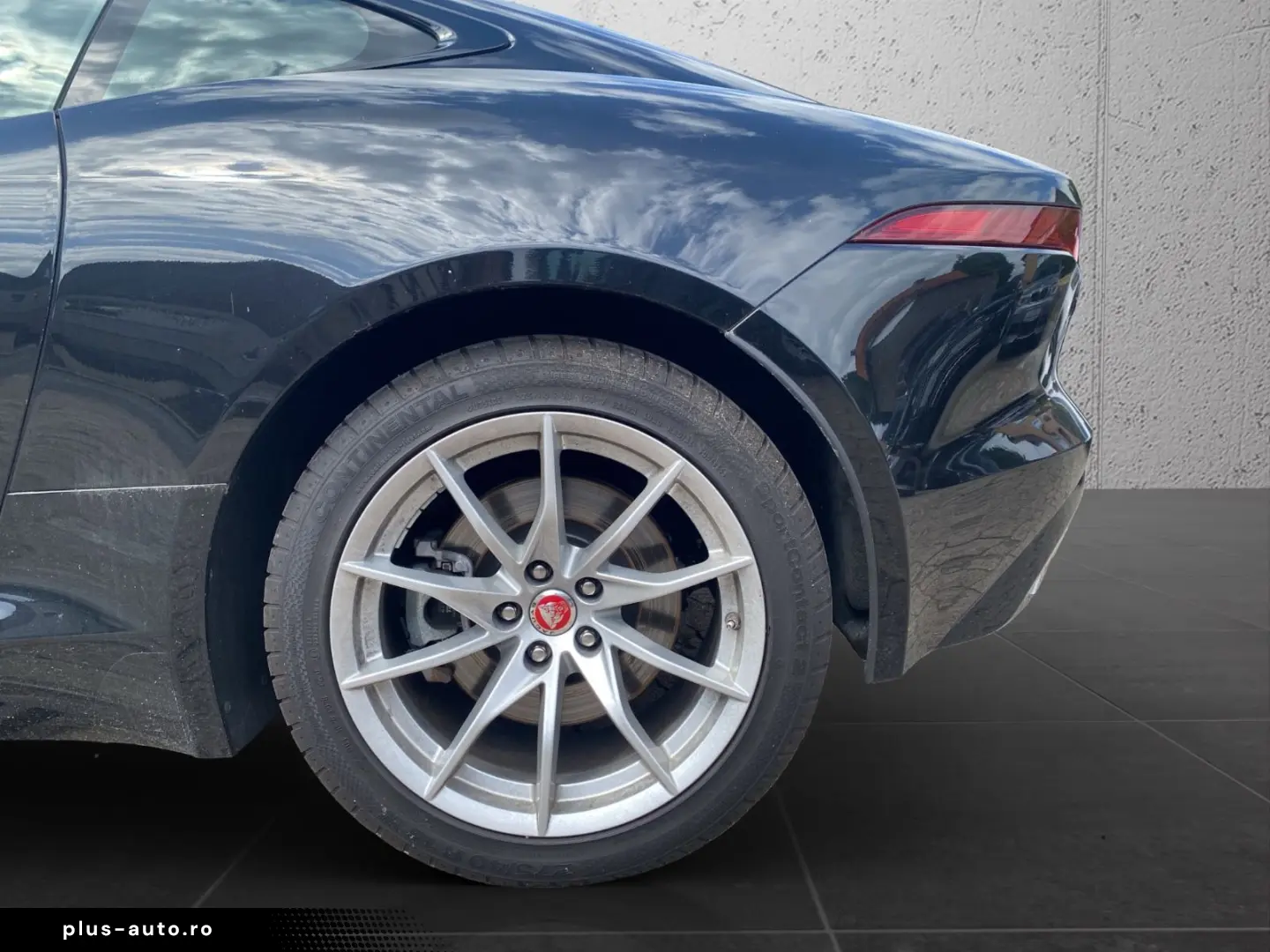 JAGUAR F-TYPE Coupe P300 Black Pack Performance