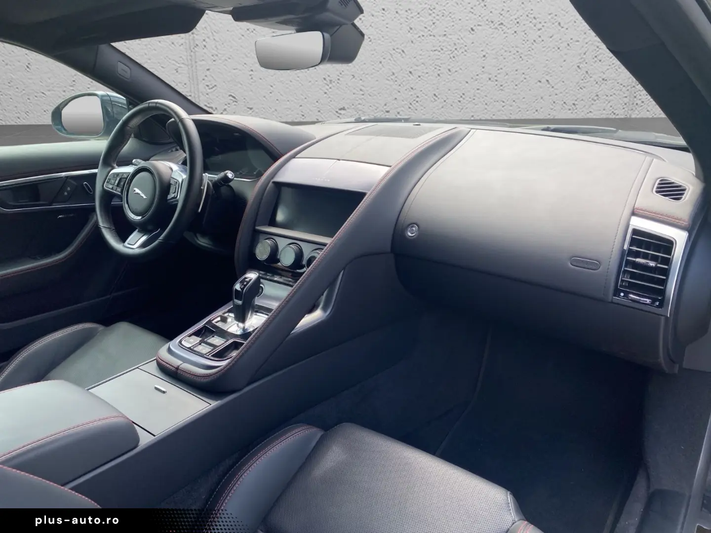 JAGUAR F-TYPE Coupe P300 Black Pack Performance