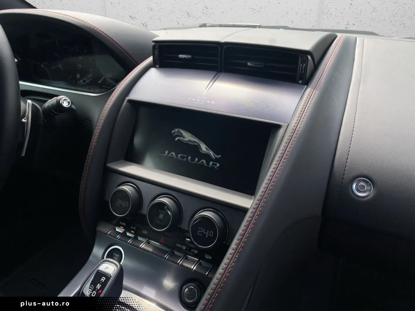 JAGUAR F-TYPE Coupe P300 Black Pack Performance