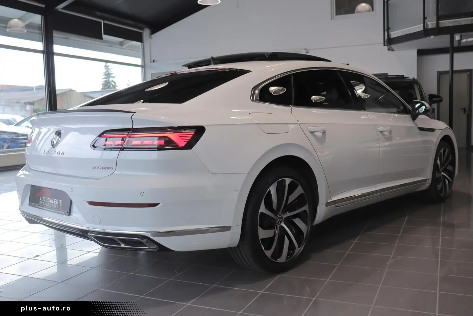 VW Arteon 1.4 TSI DSG R-LINE eHybrid  PANO MATRIX